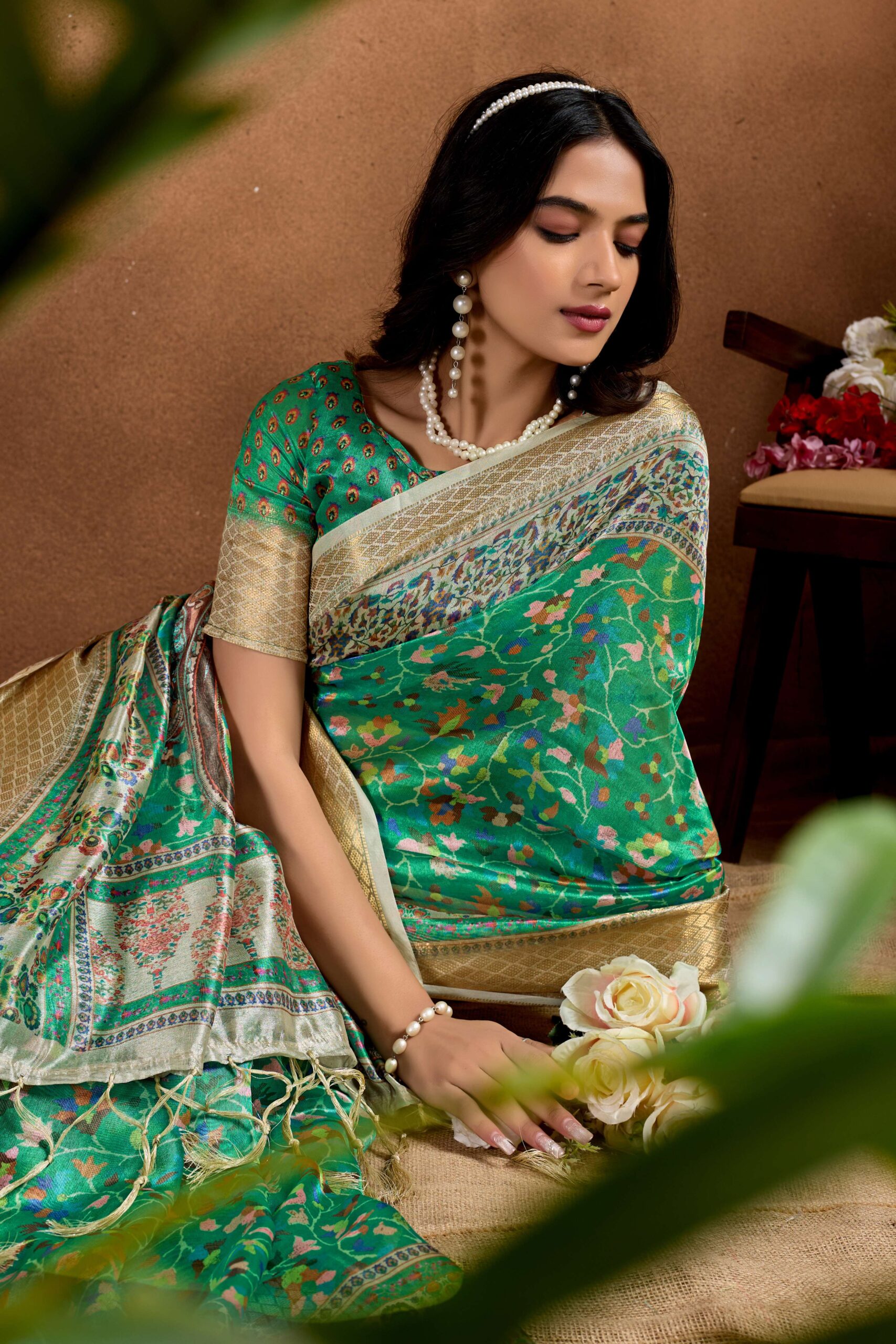 Green Soft Silk Blend Saree with Paisley & Floral Zari Weave - Image 4