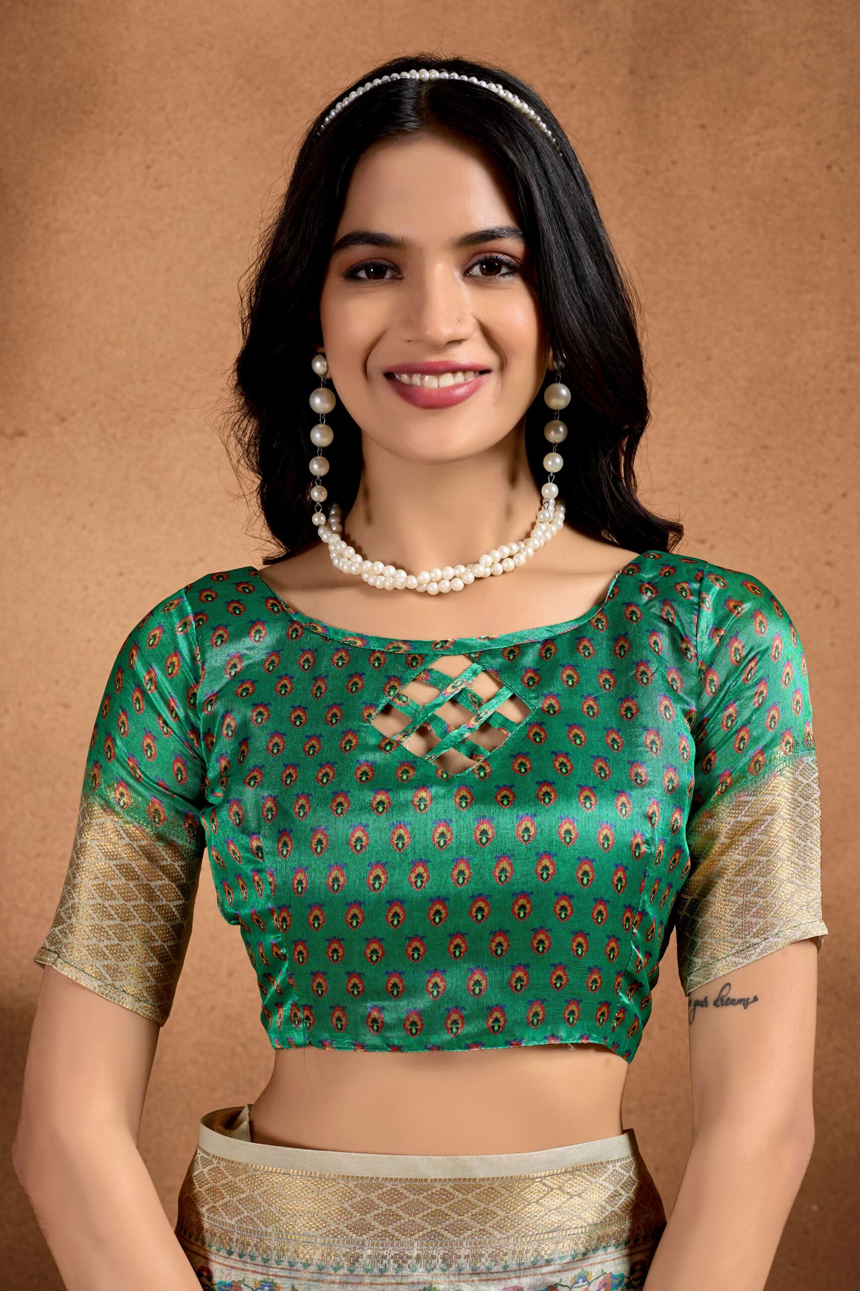 Green Soft Silk Blend Saree with Paisley & Floral Zari Weave - Image 6