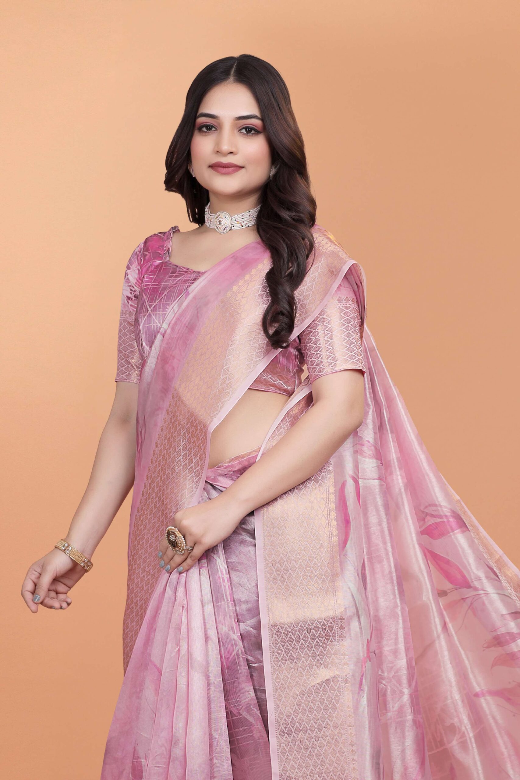 Soft Pink Silk Saree with Elegant Leaf Pattern - Image 3