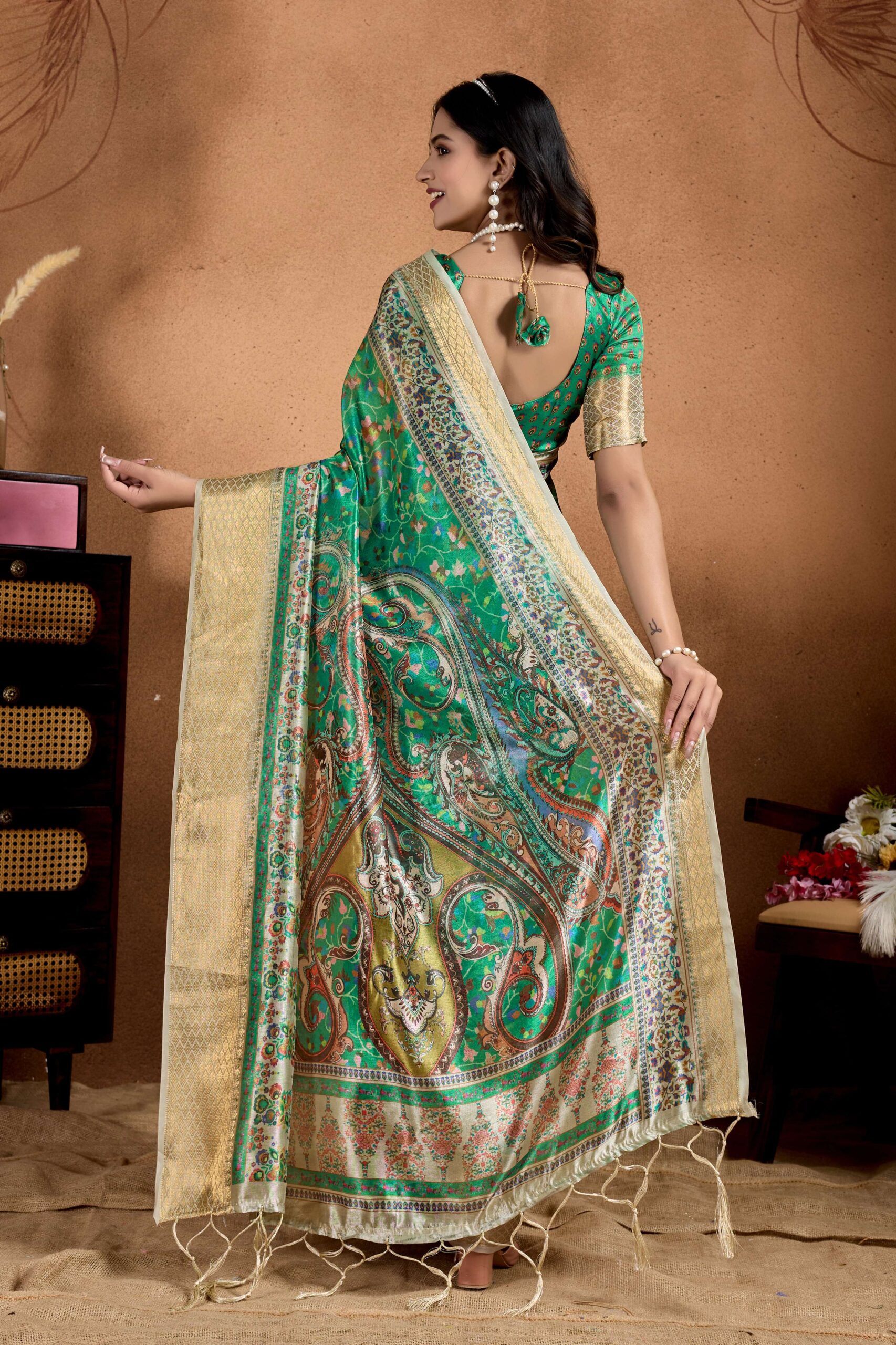 Green Soft Silk Blend Saree with Paisley & Floral Zari Weave - Image 5